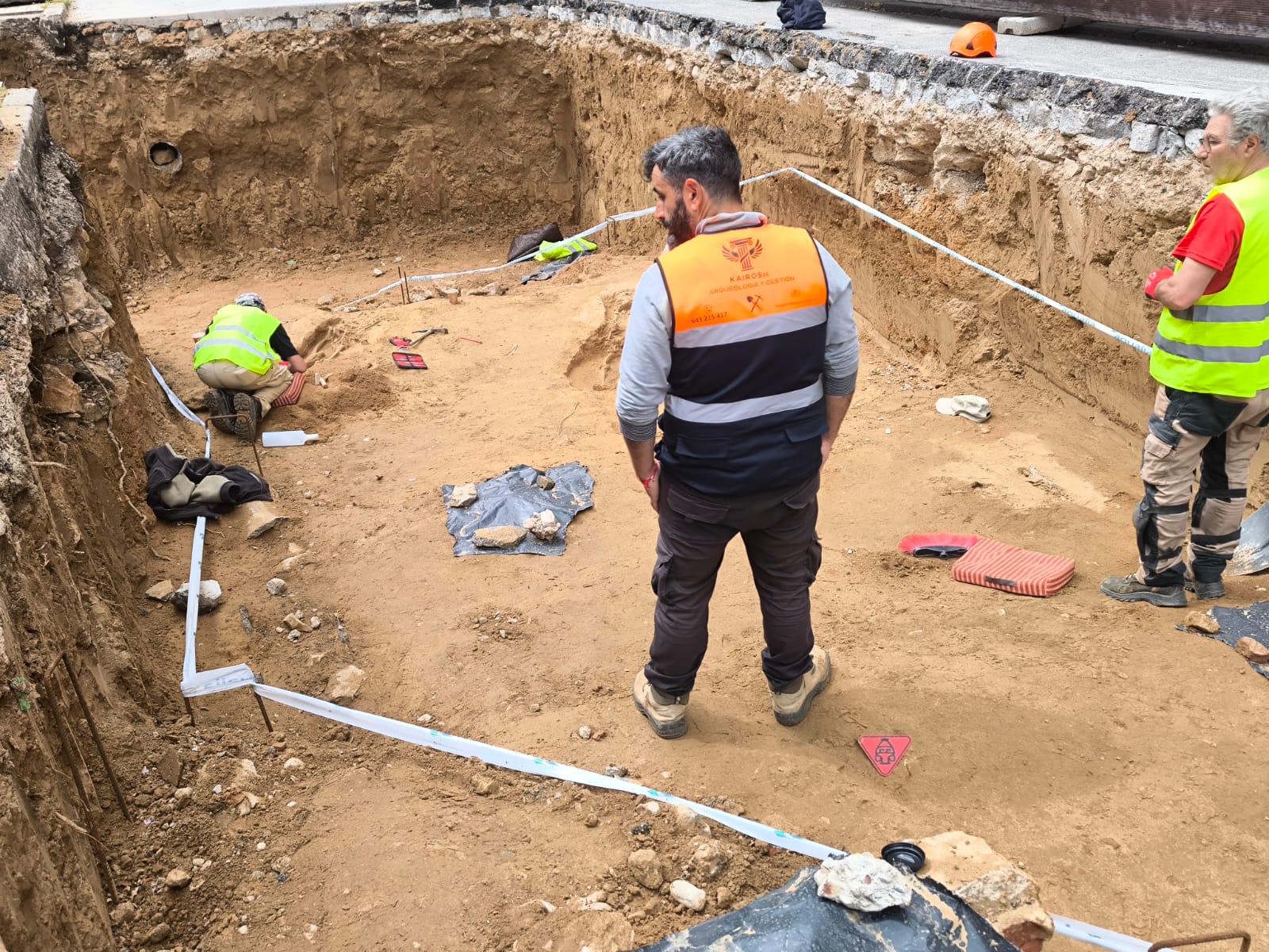 Equipo de Kairós26 trabajando en la excavación